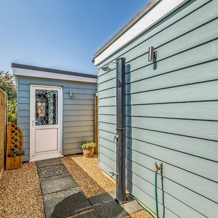 Pass The Keys Charming Chalet A Stones Throw From The Beach Chichester Luaran gambar