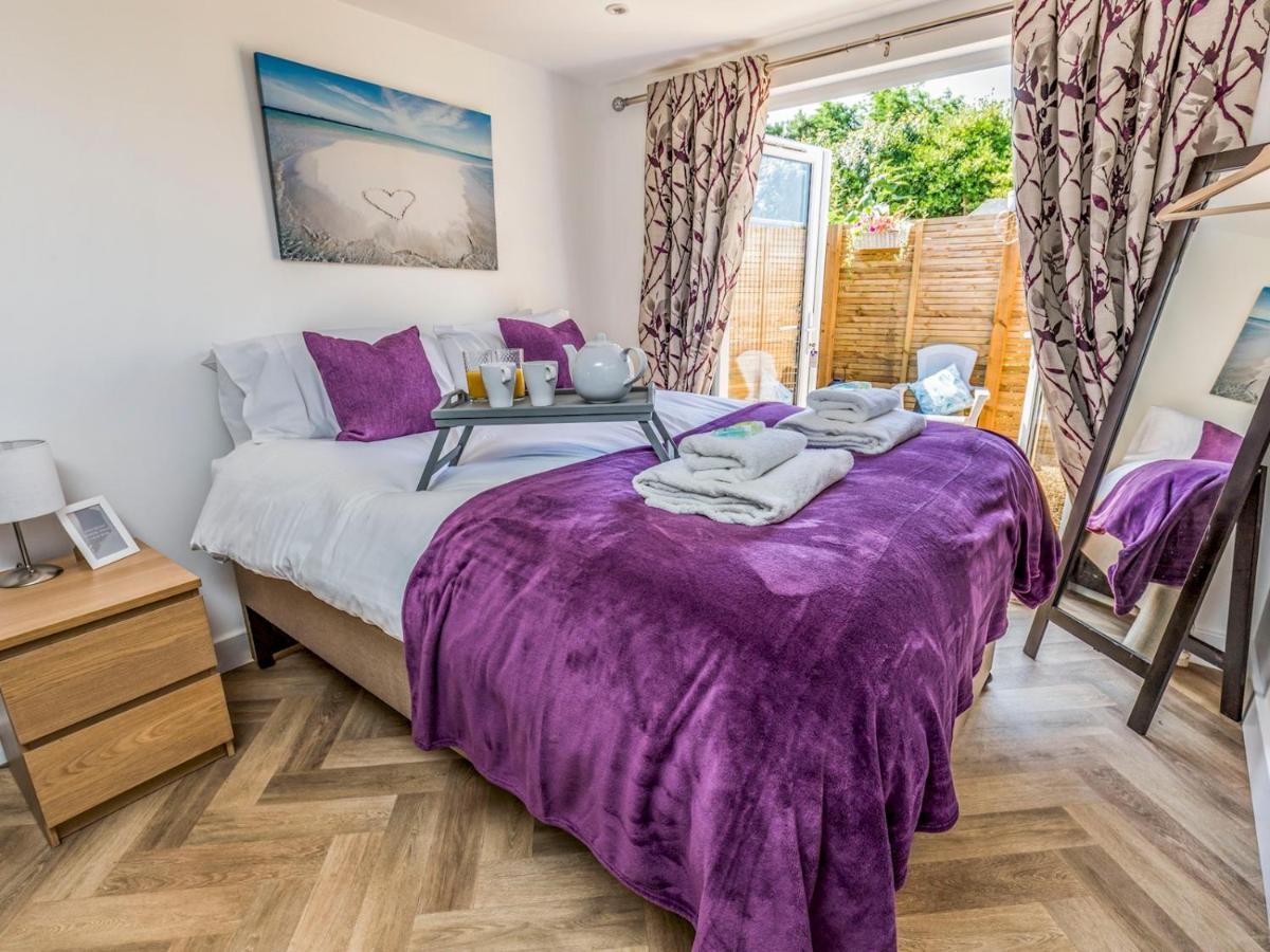 Pass The Keys Charming Chalet A Stones Throw From The Beach Chichester Luaran gambar