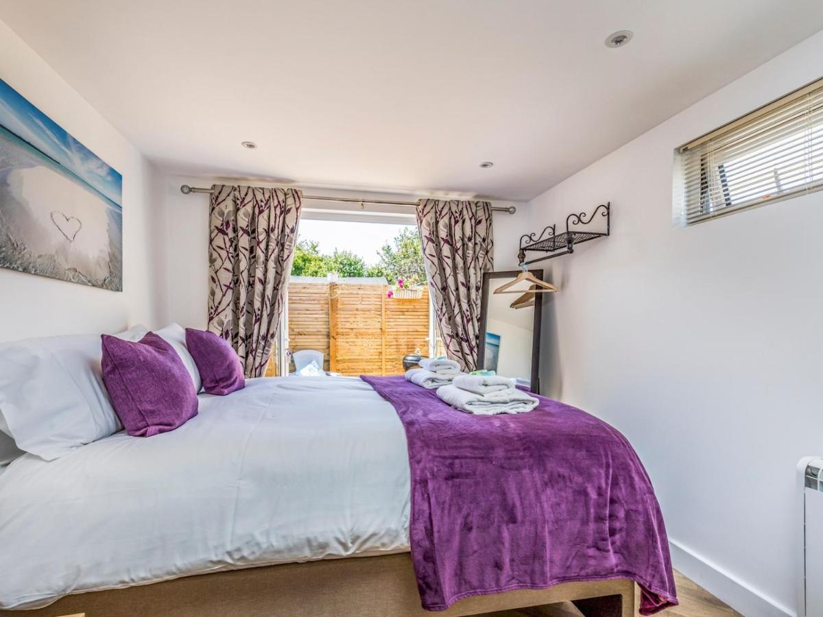 Pass The Keys Charming Chalet A Stones Throw From The Beach Chichester Luaran gambar