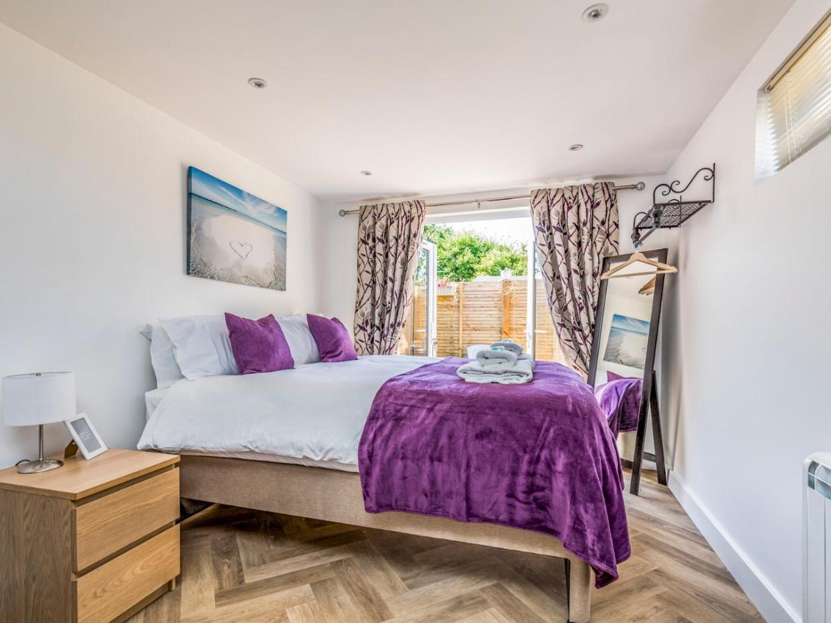 Pass The Keys Charming Chalet A Stones Throw From The Beach Chichester Luaran gambar