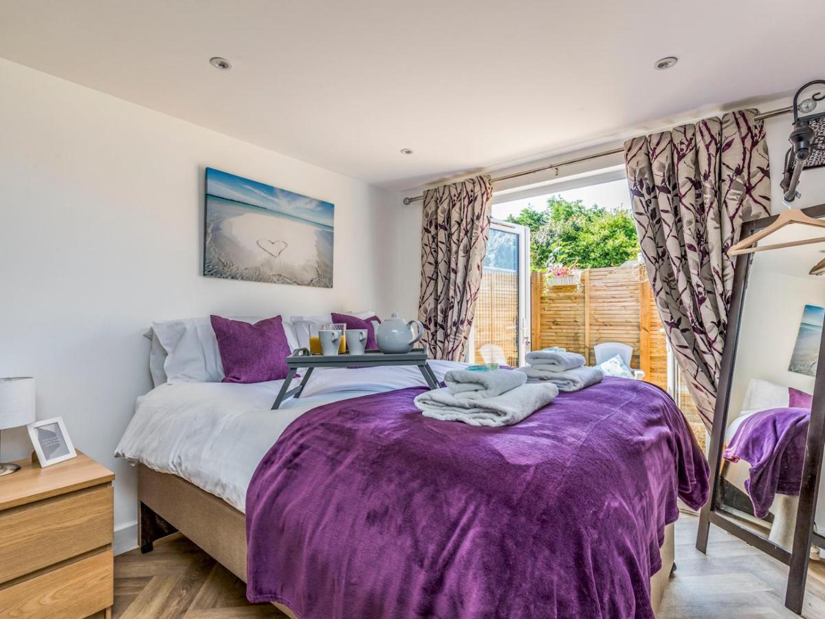 Pass The Keys Charming Chalet A Stones Throw From The Beach Chichester Luaran gambar