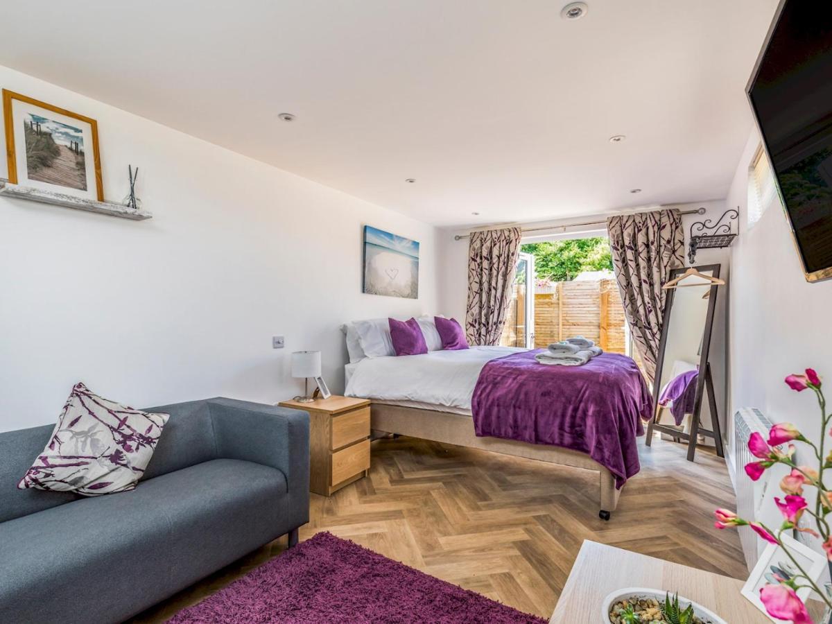 Pass The Keys Charming Chalet A Stones Throw From The Beach Chichester Luaran gambar