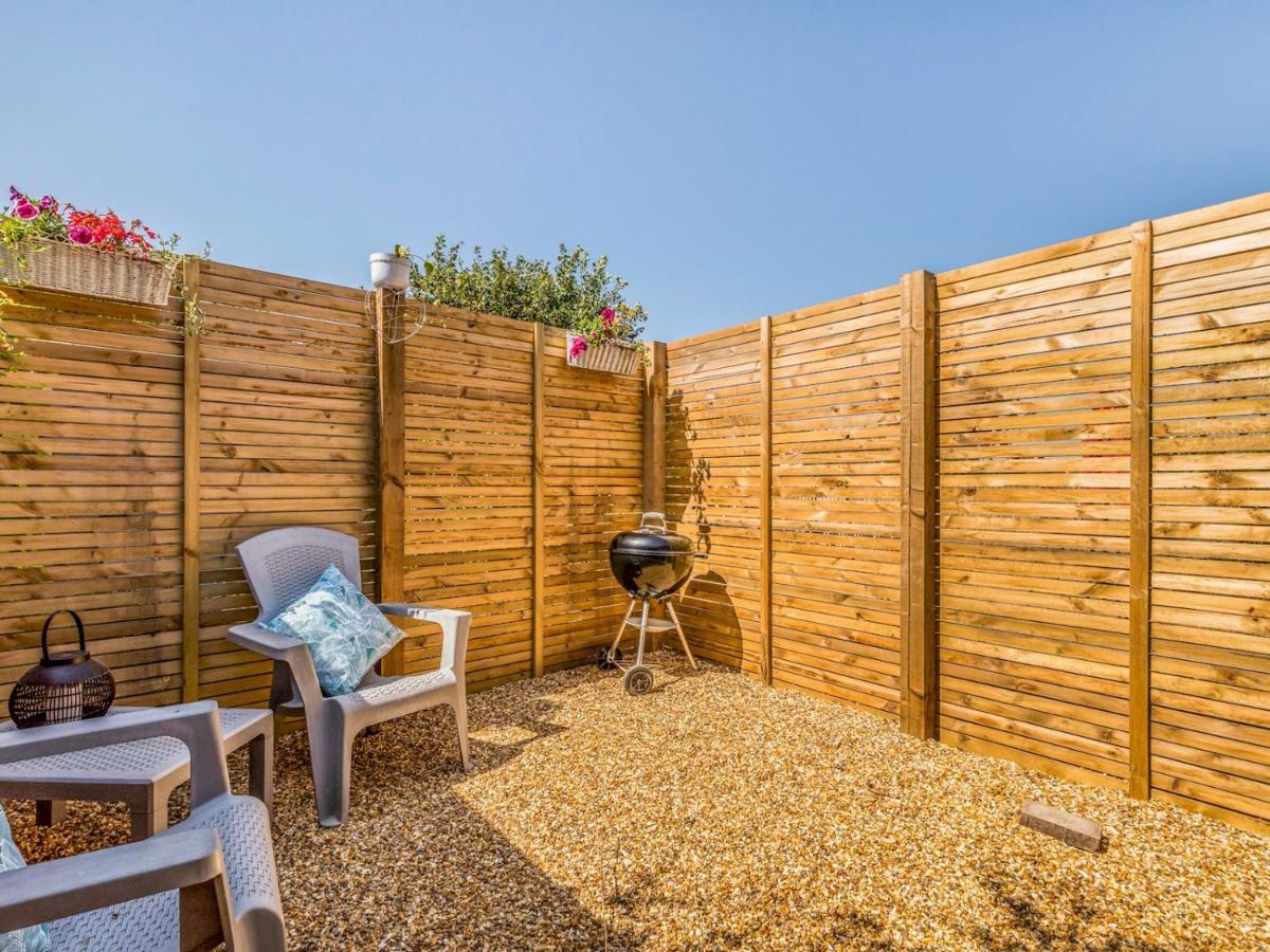 Pass The Keys Charming Chalet A Stones Throw From The Beach Chichester Luaran gambar