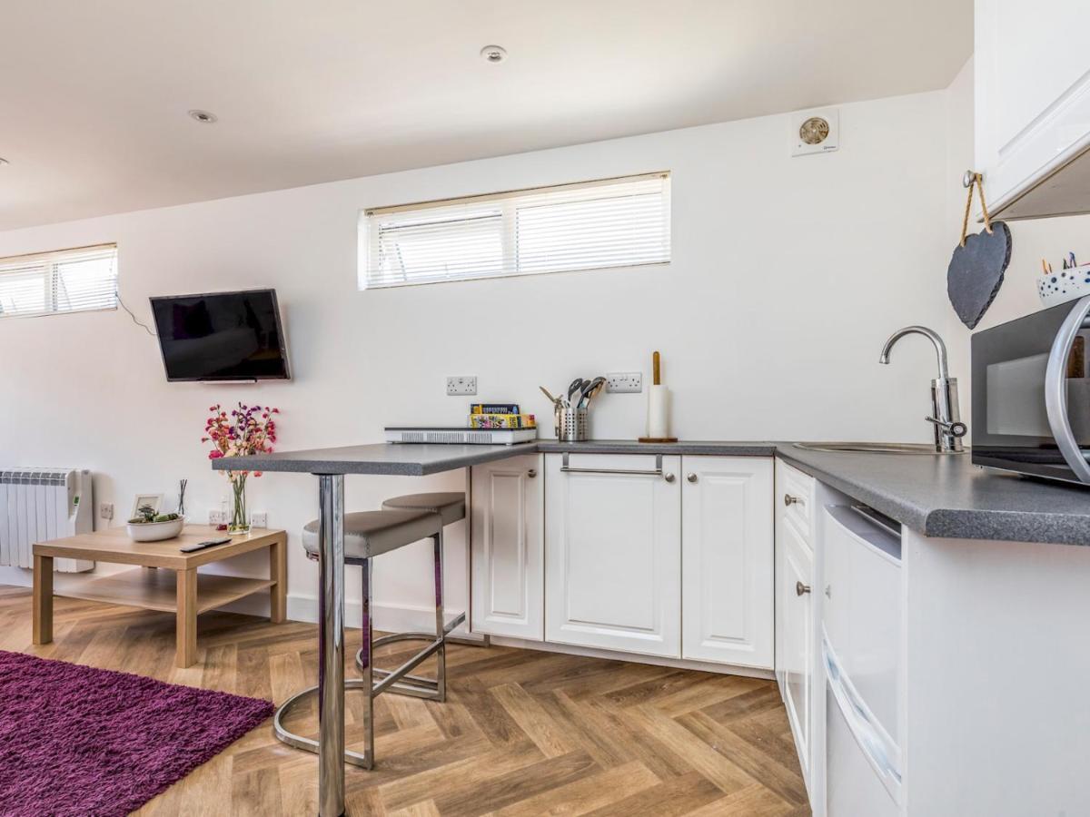 Pass The Keys Charming Chalet A Stones Throw From The Beach Chichester Luaran gambar