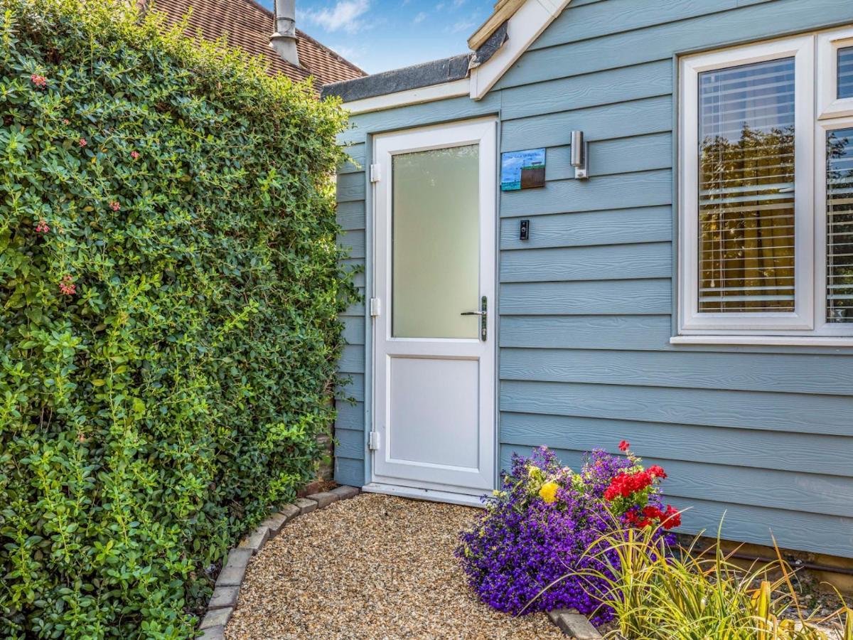 Pass The Keys Charming Chalet A Stones Throw From The Beach Chichester Luaran gambar