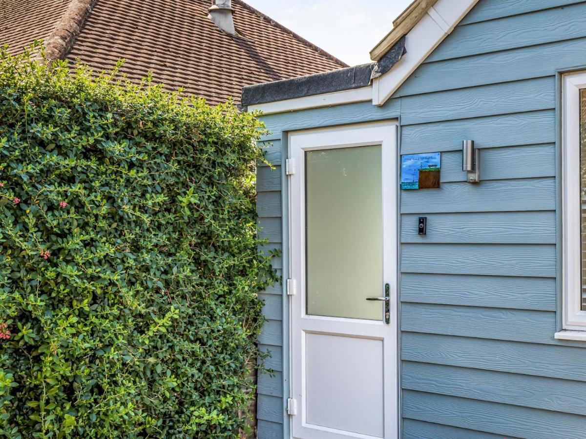 Pass The Keys Charming Chalet A Stones Throw From The Beach Chichester Luaran gambar